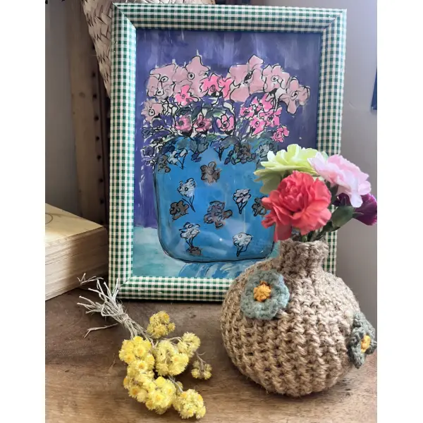 Petit vase fleuri au crochet — une petite histoire de fleurs