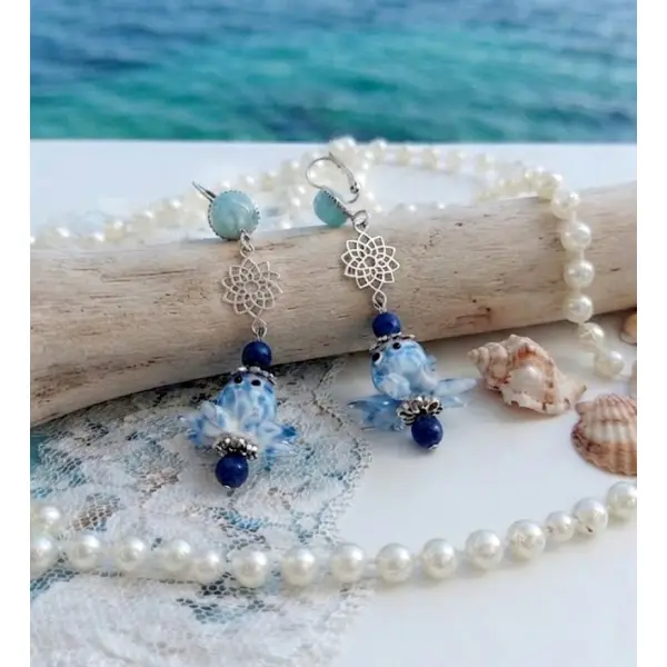 Boucles d’oreilles beauregard blue créées avec verre, pierre naturelle larimar, lapis-lazuli, dormeuses laiton argenté