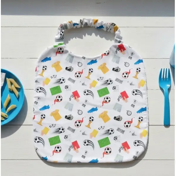 Serviette de cantine motifs foot et éponge blanche