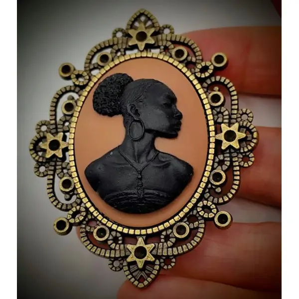 Bijou artistique femme africaine – camée portrait afro élégant - style vintage baroque.