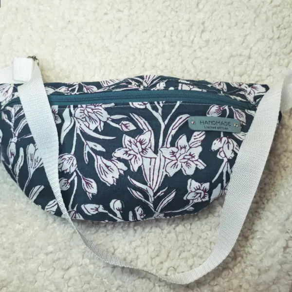 Sac banane tissu indien hampi bleu pétrole entrelacs de fleurs-création artisanale, sac mou bandoulière