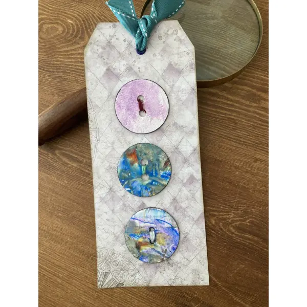 Boutons en papier peints à la main