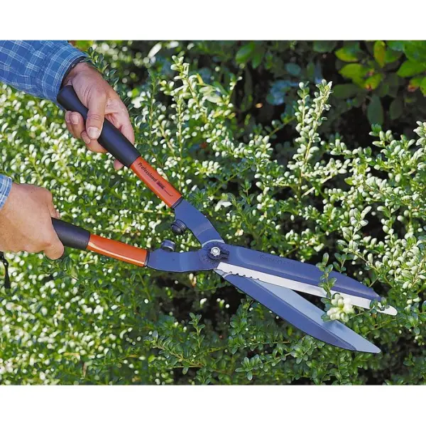 Cisaille à haie lame crantée et manche court en acier trempé - L57 cm