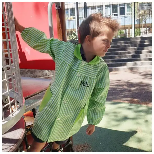 Blouse, tablier écolier personnalisé avec boutons. Couleur vert