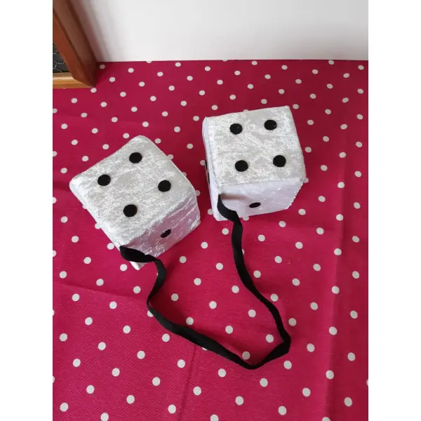 Fuzzy dices blanc