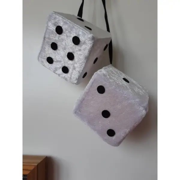 Fuzzy dices blanc