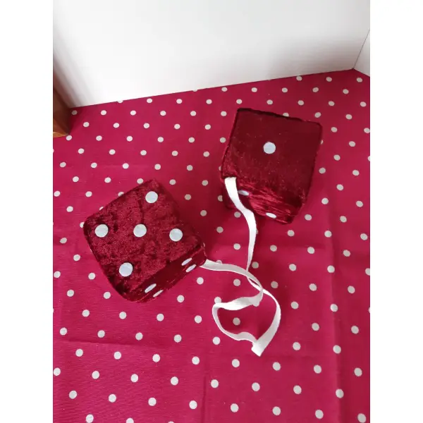 Fuzzy dices bordeaux