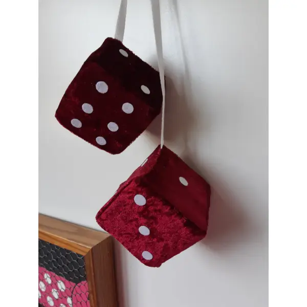 Fuzzy dices bordeaux
