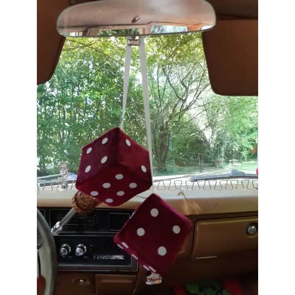 Fuzzy dices bordeaux