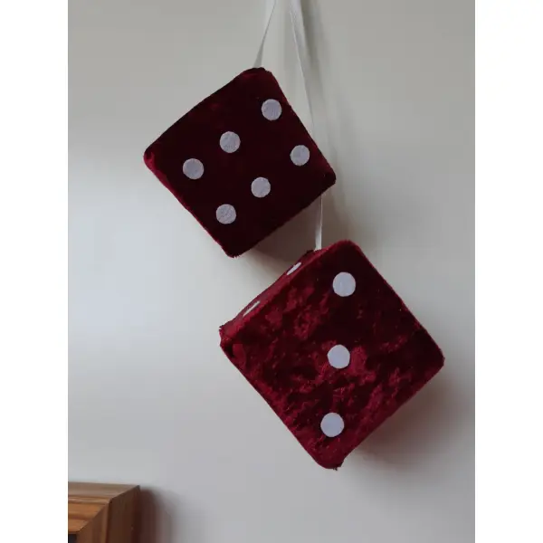 Fuzzy dices bordeaux
