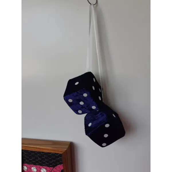 Fuzzy dices bleu marine