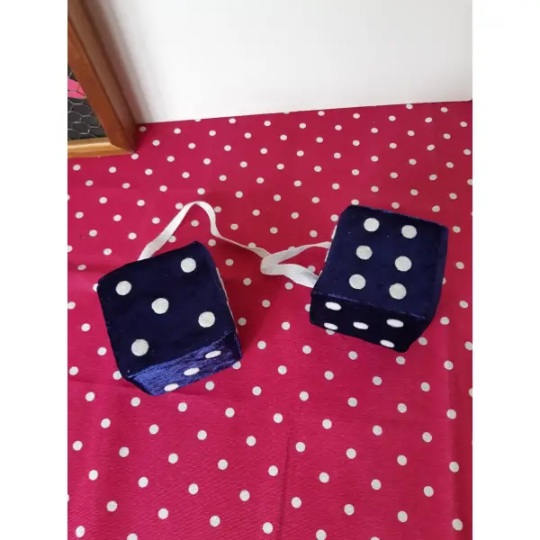 Fuzzy dices bleu marine