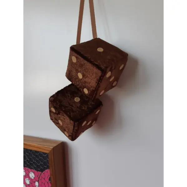 Fuzzy dices chocolat