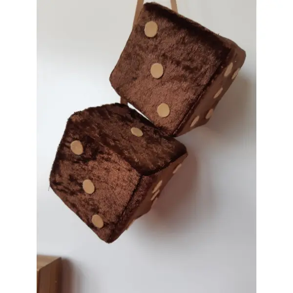 Fuzzy dices chocolat