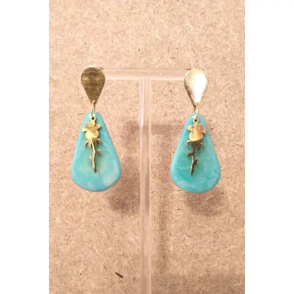 Boucles d'oreilles ivoire végétal bleu/vert azur et acier inoxydable doré .