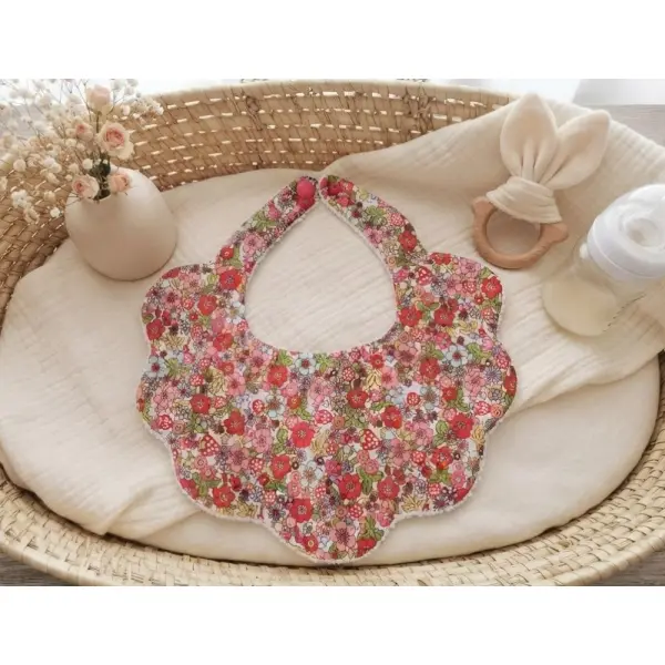 Bavoir bébé coton blanc imprimé fleurs et éponge blanche