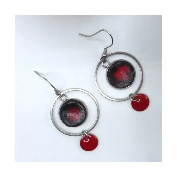 Boucles d'oreilles créoles dégradé rouge noir en pâte polymère et acier inoxydable