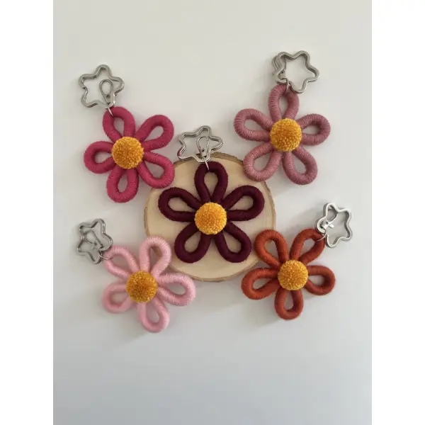 Porte clés fleur en macramé