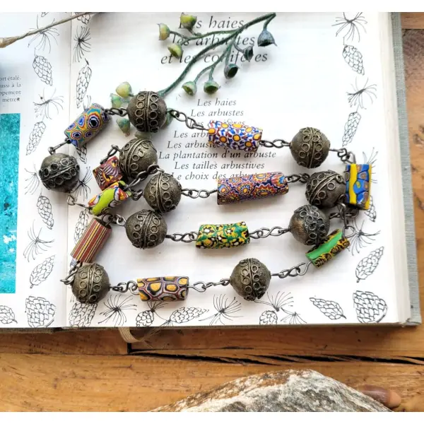 Collier sautoir avec des perles d'exception antiques vénitiennes millefiori et perles métal ..: "doux secret" !!!