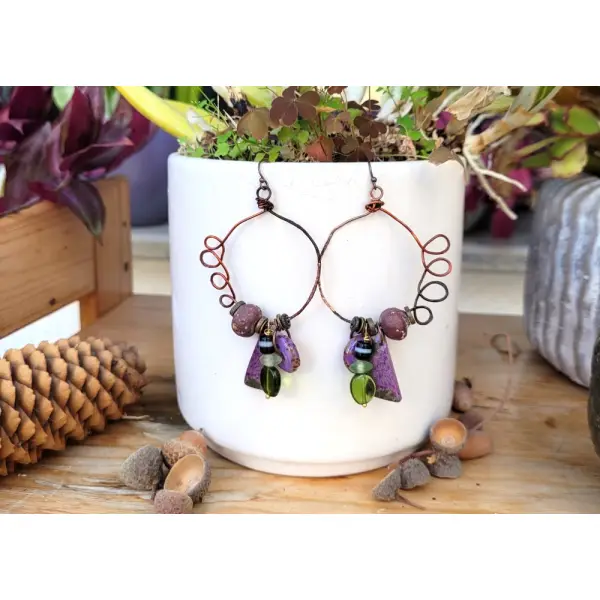 Des boucles d'oreille de style créoles et ethniques, petits talismans zen ....:"les fragrances de mai"