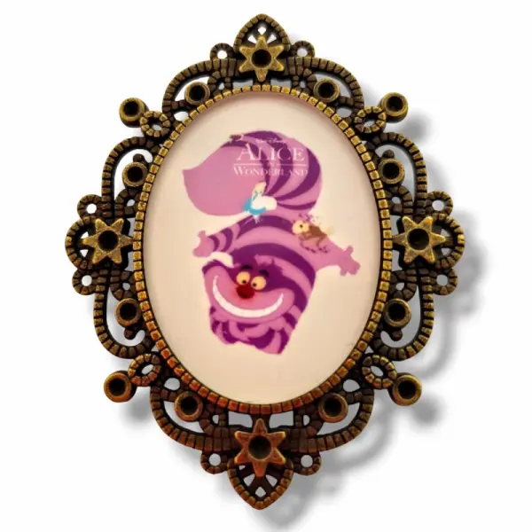 Broche sourire mystérieux chat du cheshire - style victorien moderne - univers conte alice.