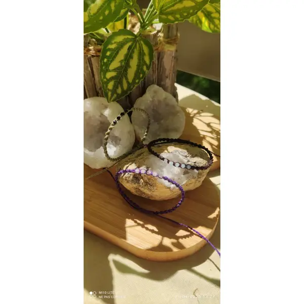 Bracelet ajustables en micro-macramé et ses pierres naturelles