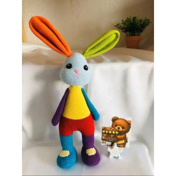 Doudou lapin arc-en-ciel au crochet en coton bio