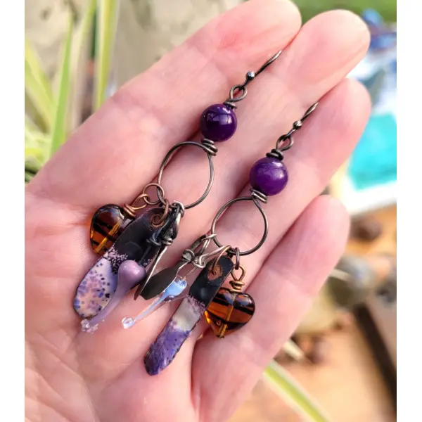 Des boucles d'oreille de style créoles et ethniques, petits talismans zen ....: "danser avec les effluves"