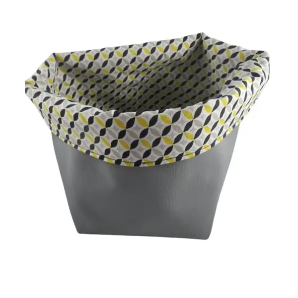 Corbeille grise et motif géométrique noir et jaune