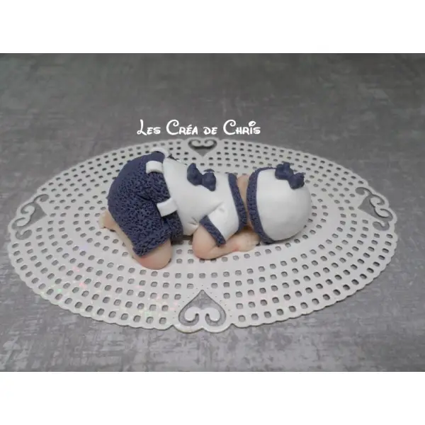 Bébé fimo garçon grenouillère.