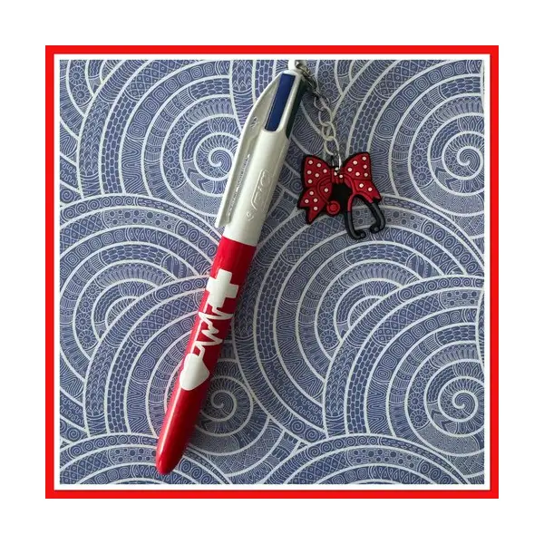 Stylo bic 4 couleurs avec breloque infirmiere ou aide soignante
