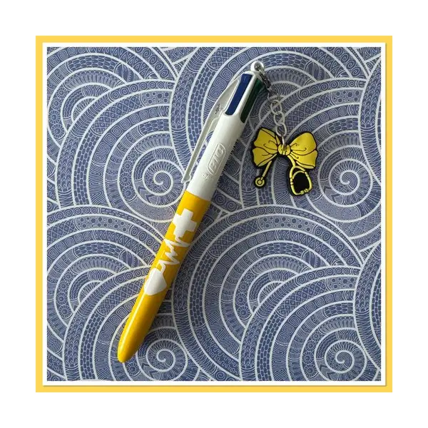 Stylo bic 4 couleurs avec breloque infirmiere ou aide soignante