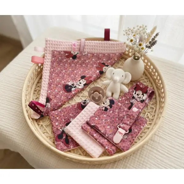 Coffret naissance doudou, attache tétine et 7 lingettes