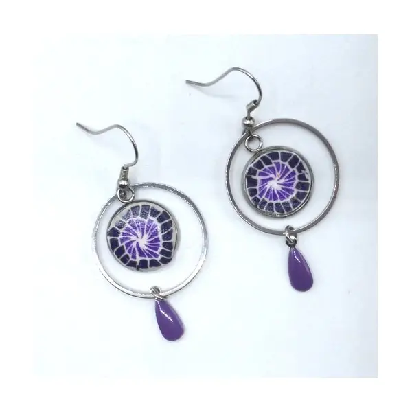 Boucles d'oreilles créoles fleur mauve violet blanc en pâte polymère