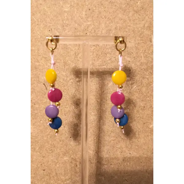 Boucles d'oreilles ivoire végétal et acier inoxydable doré .
