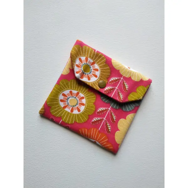 Pochette à savon rouge fleurie