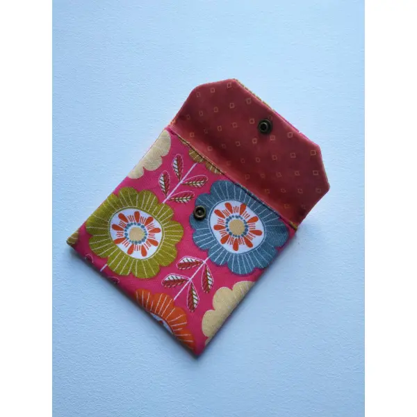 Pochette à savon rouge fleurie