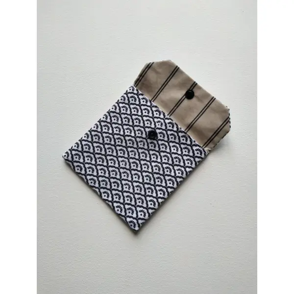 Pochette à savon noire et blanche
