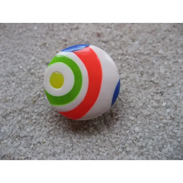 Bague ajustable unisexe cabochon motifs multicolores sur fond blanc en fimo diamètre 25mm