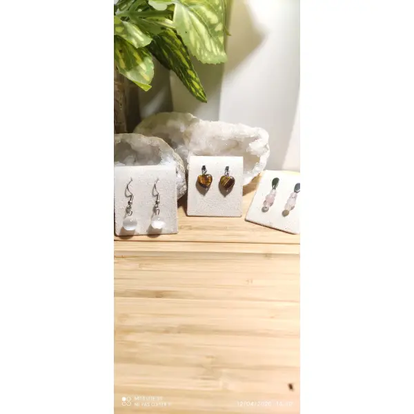 3 paires de boucles d'oreilles et ses pierres naturelles