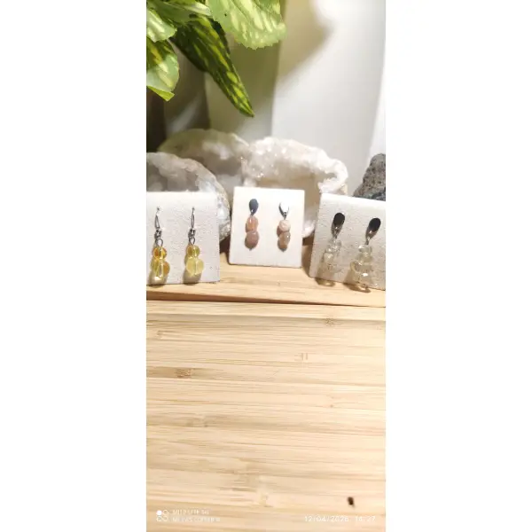 3 paires de boucles d'oreilles et ses pierres naturelles