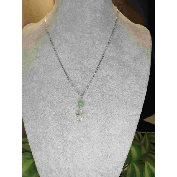 Collier mi-long et pierres en pierre de lune ou aventurines