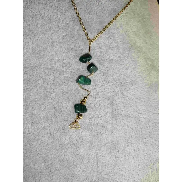 Collier mi-long et pierres séraphinite , et en malachite