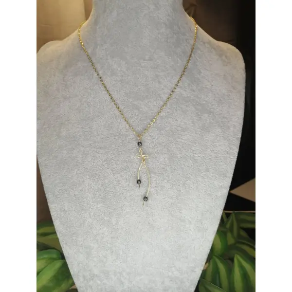 Collier mi-long et pierres hématites ou pierre de soleil
