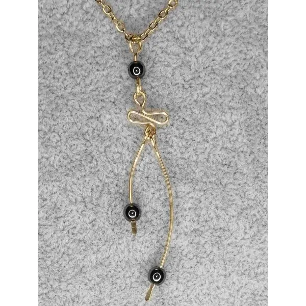 Collier mi-long et pierres hématites ou pierre de soleil