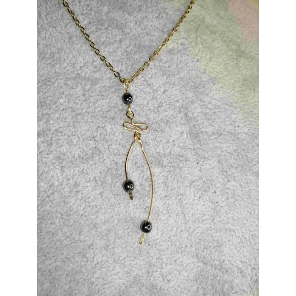 Collier mi-long et pierres hématites ou pierre de soleil