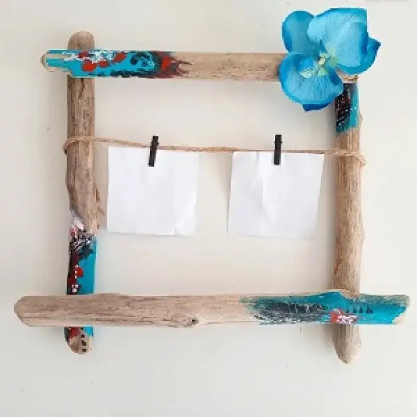 Porte photos/ pêle mêle exotique ( polynésie) avec bois flotté/fleur orchidée 38x36 cm