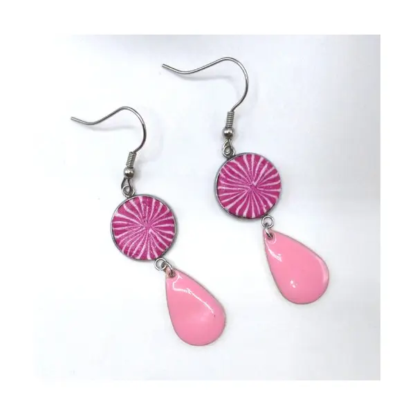 Boucles d'oreilles motif géométrique rose fuchsia en pâte polymère