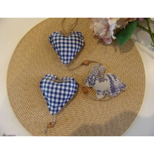 Guirlande verticale en tissu coeurs vichy bleu et lapin toile de jouy provence perles bois fait main