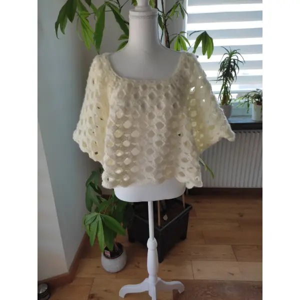 Poncho femme crochet – manches – fait main – motif ajouré crème